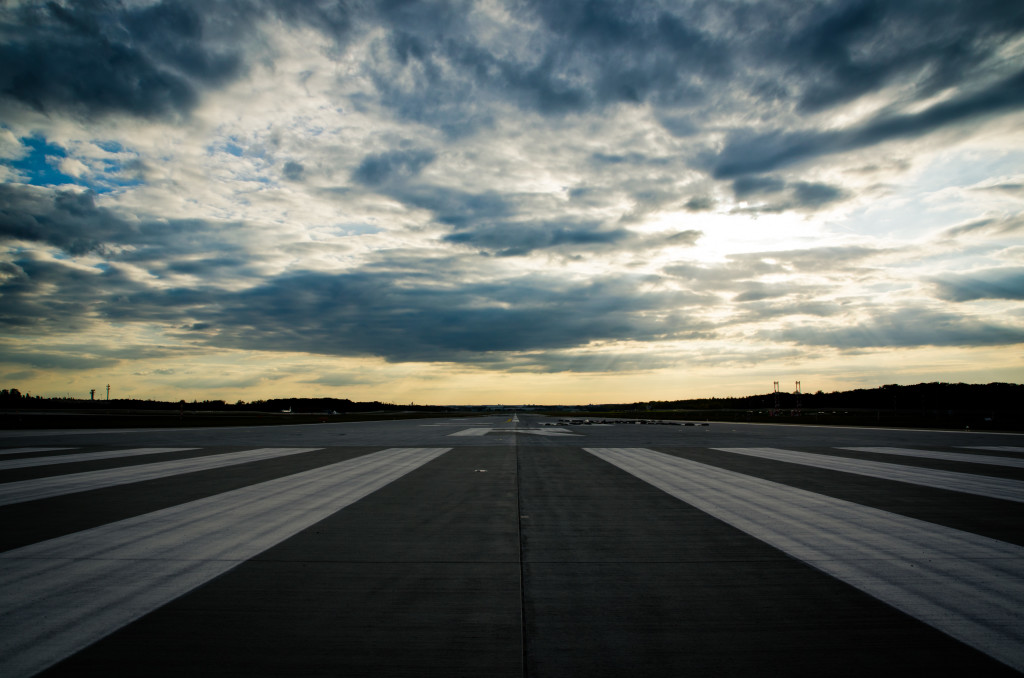 Touchdown Frankfurt Airport Flughafen Sky Himmel Sommer Summer Runway Landebahn 07L/25R